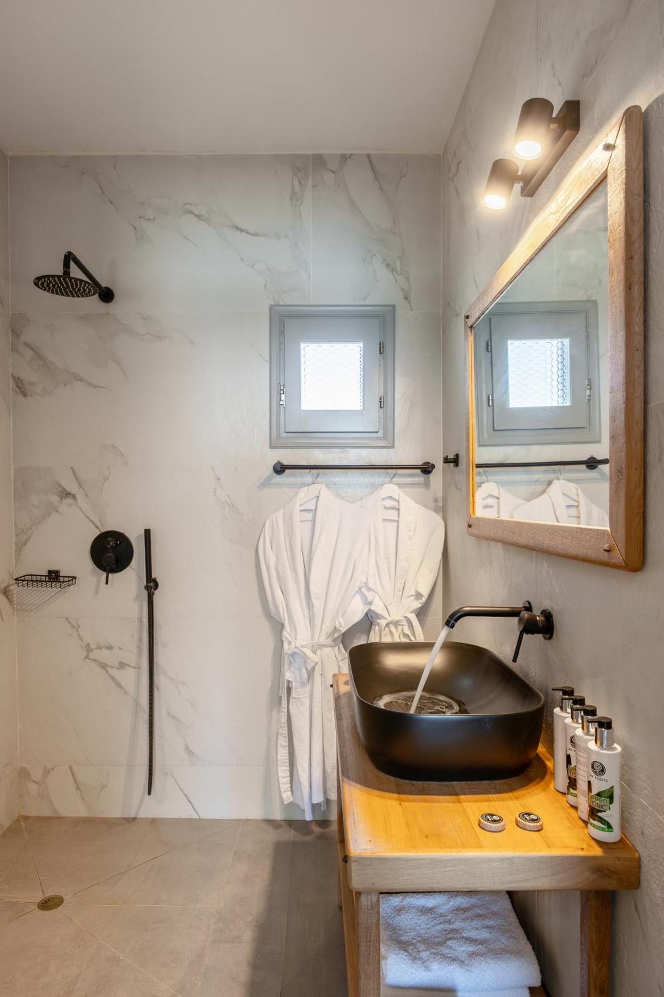 Thermes Luxury Villas And Spa (Adults Only) Megalochori  Bagian luar foto