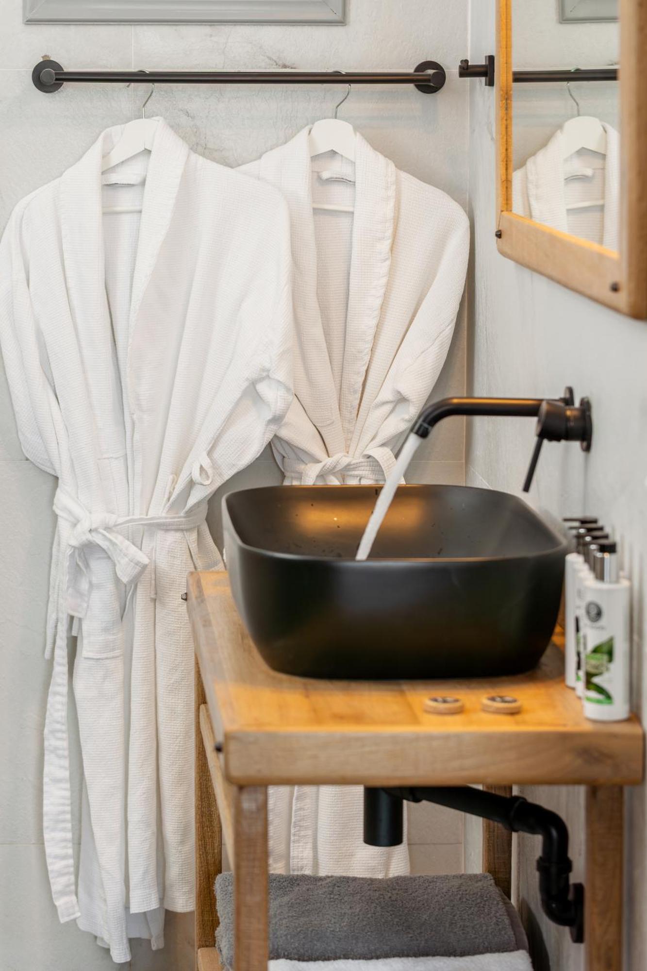 Thermes Luxury Villas And Spa (Adults Only) Megalochori  Bagian luar foto